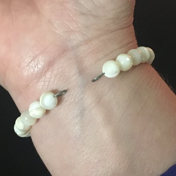 Mother of Pearl Bracelet - Picture 3 of 5